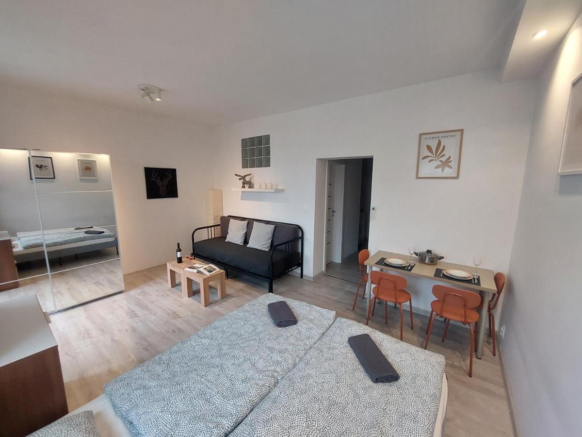 Apartament Utulny Apartman S Balkonom Bratysława Zewnętrze zdjęcie